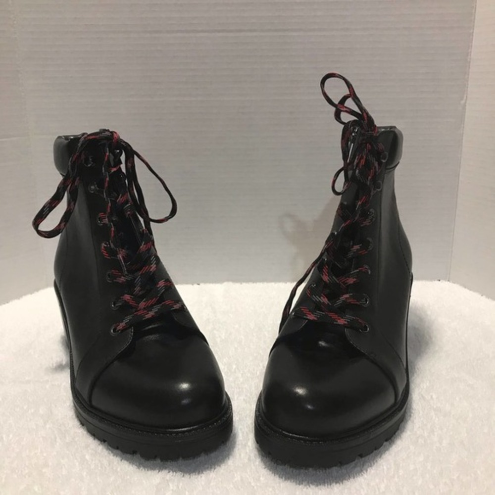 NWT Vince  Camuto 9W ‎ BlackLeather Lace-Up Ankle Boots- Gaviana
